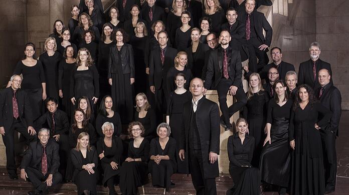 Der Münchener Bach-Chor und sein künstlerischer Leiter Hansjörg Albrecht.