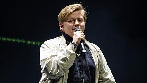 "El Hotzo", der mit bürgerlichem Namen Sebastian Hotz heißt, bei der Verleihung des Preis für Popkultur.