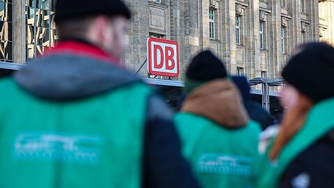 Im Tarifkonflikt ist der GDL eine Arbeitszeitreduzierung für Schichtarbeiter besonders wichtig: von 38 auf 35 Stunden pro Woche bei vollem Lohnausgleich. Die Forderung hält die Bahn für unerfüllbar.