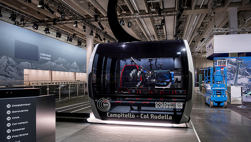 Die neue 3S-Seilbahn, die innovativste Italiens verfügt über eine stündliche Beförderungskapazität von 2.177 Personen, mit 16 Kabinen für jeweils 30 Personen, beheizten Sitzen und Panoramafenstern, um den Blick auf die Dolomiten zu genießen. Die neue 3S-Seilbahn, die innovativste Italiens verfügt über eine stündliche Beförderungskapazität von 2.177 Personen, mit 16 Kabinen für jeweils 30 Personen, beheizten Sitzen und Panoramafenstern, um den Blick auf die Dolomiten zu genießen.