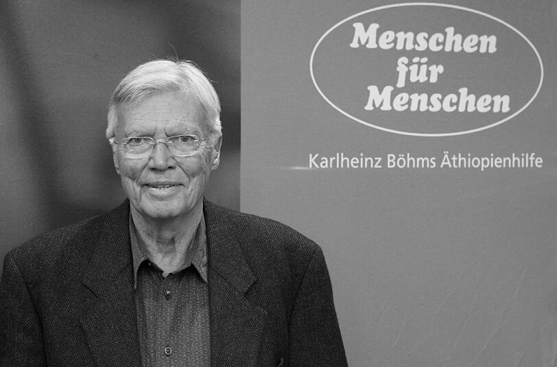 29.05. Karlheinz Böhm (86) Als Kaiser Franz Joseph in den "Sissi"-Filmen wurde der Deutsch-Österreicher in den 1950er Jahren berühmt. 1981 gründete er seine Stiftung "Menschen für Menschen" zum Kampf gegen die Armut in Äthiopien.