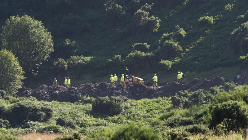 Einsatzkräfte arbeiten an der Unfallstelle nahe Stonehaven. Einsatzkräfte arbeiten an der Unfallstelle nahe Stonehaven.