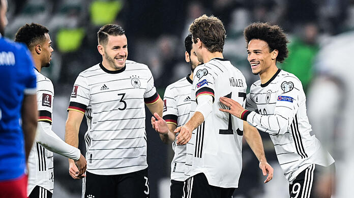 Bayern-Stars Thomas Müller und Leroy Sané treffen gegen Liechtenstein doppelt.