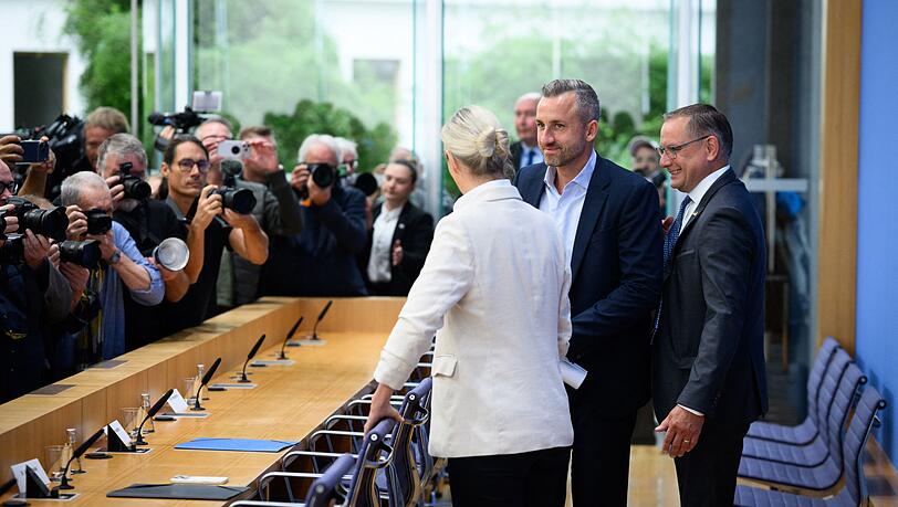 Bei der sogenannten Wahlnachlese der AfD in Berlin am Tag nach der Landtagswahl in Sachsen-Anhalt herrscht Riesenandrang.