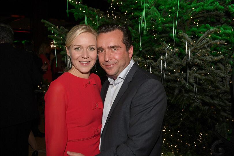 Gäste der Christmas Party im Hotel Kempinski Vier Jahreszeiten.