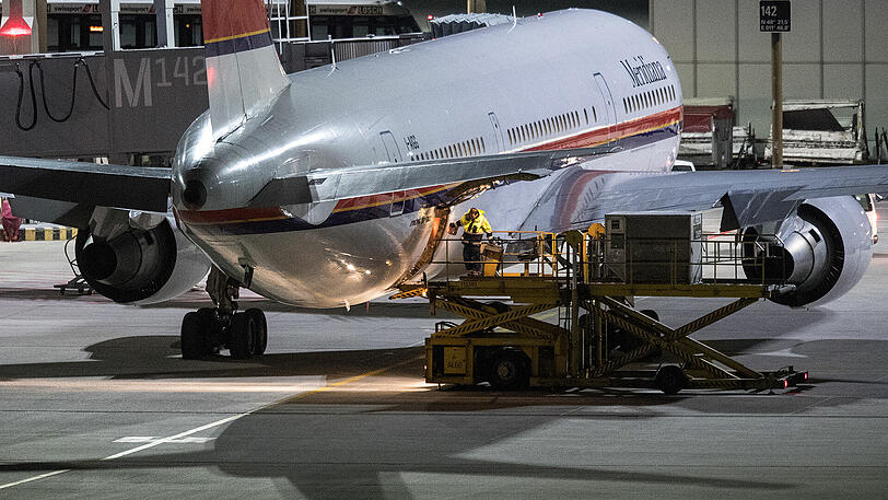 Zum dritten Mal hat ein Flugzeug mit abgelehnten afghanischen Asylbewerbern Deutschland verlassen.