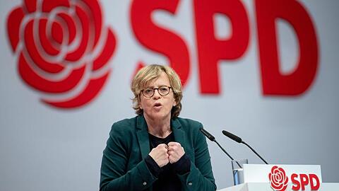 Natascha Kohnen spricht beim SPD-Bundesparteitag. Foto: Bernd von Jutrczenka/dpa