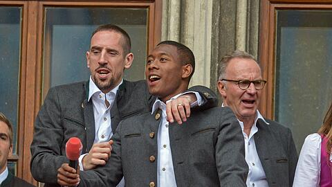 Gute Freunde - nicht nur bei den Meisterfeiern der Bayern: Franck Ribéry (l) und David Alaba. (Archivbild)