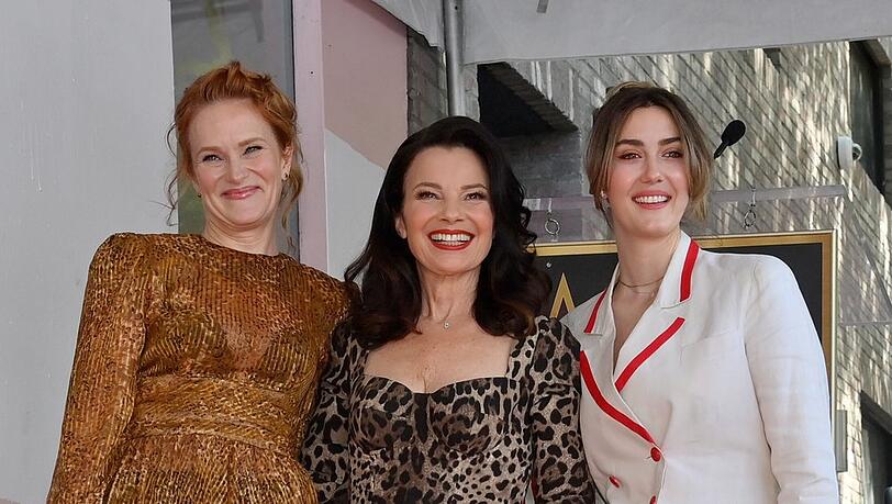 Fran Drescher (M.) mit ihren ehemaligen "Die Nanny"-Töchtern Nicholle Tom (l.) und Madeline Zima.