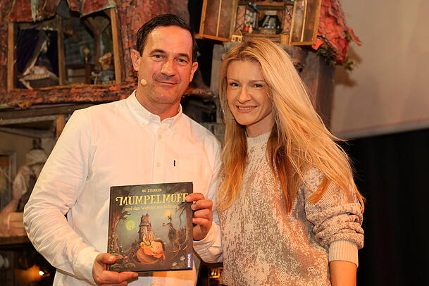 S&ouml;nke M&ouml;hring und Bo Starker bei der Lesung zu "Mumpfelmoff" in der Black Box im Gasteig in M&uuml;nchen.