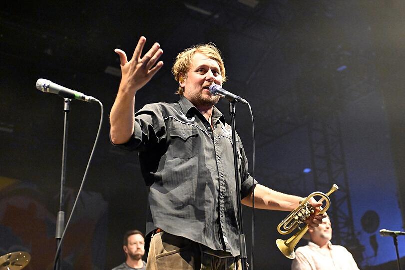 Stefan Dettl von LaBrassBanda in der Tollwood-Musikarena