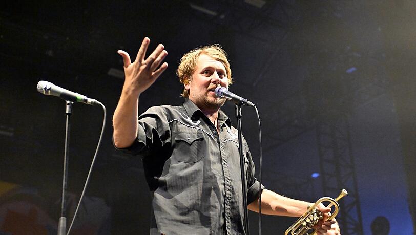 Stefan Dettl von LaBrassBanda in der Tollwood-Musikarena