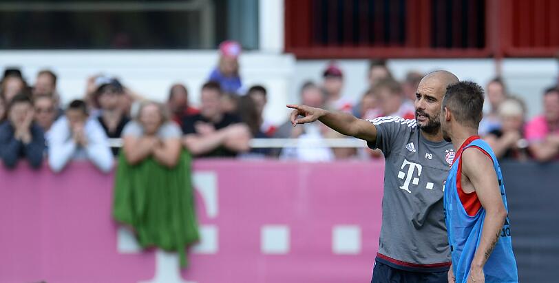 Zweikampf, Kraft, Ausdauer: So schuften die Bayern-Stars beim öffentlichen Training an der Säbener Straße.