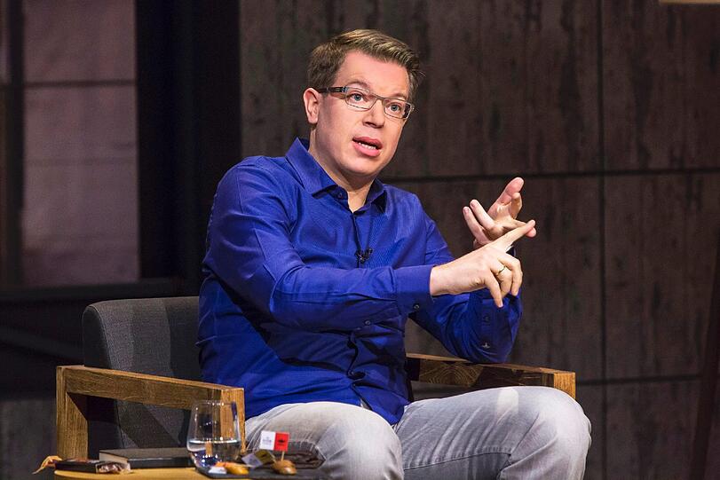 Frank Thelen gründet seit über zwei Jahrzehnten Start-ups und hat mit seinen Produkten über 100 Millionen Kunden in mehr als 60 Ländern erreicht. Er engagiert sich unter anderem als Investor bei &bdquo;Outbank&ldquo;, &bdquo;Lilium Aviation&ldquo; und &bdquo;hole19&ldquo; und verkaufte 2014 seine myTaxi-Beteiligung an Daimler und 2015 seine Wunderlist-Beteiligung an Microsoft.