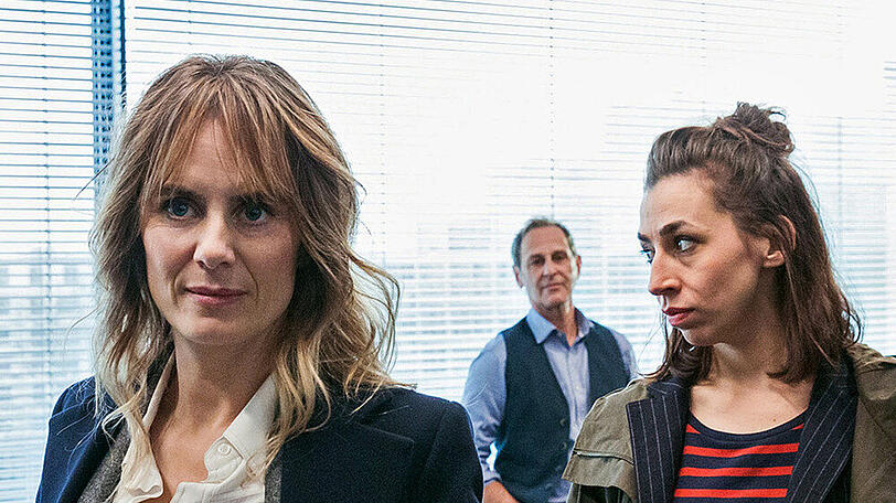 Isabelle Grandjean (Anna Pieri Zuercher, l.) und Kommissarin Tessa Ott (Carol Schuler) sind das neue Ermittler-Duo aus Zürich.