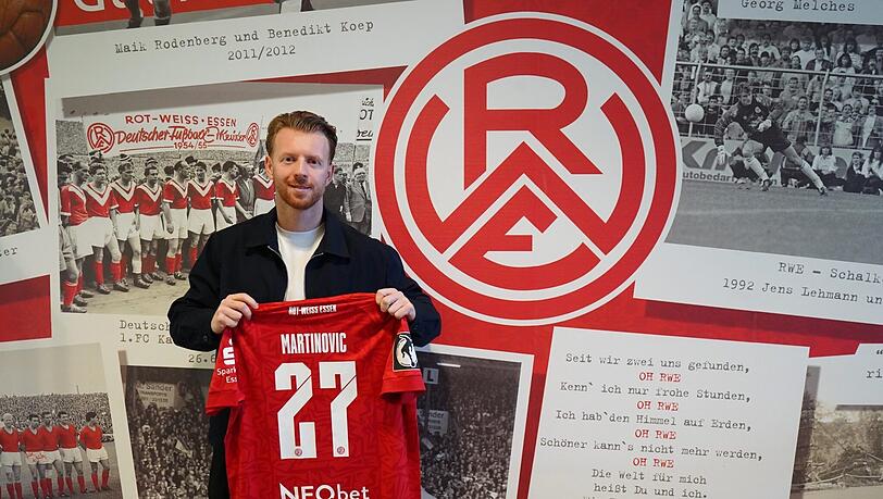 Rot-Weiss statt Weiß-Blau: Dominik Martinovic. Rot-Weiss statt Weiß-Blau: Dominik Martinovic.