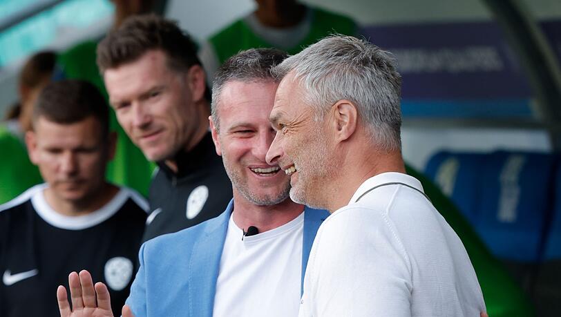 Sch&ouml;ne Bescherung: Bundestrainer Christian W&uuml;ck (r) erh&auml;lt zum 53. Geburtstag einen Ausw&auml;rtssieg.