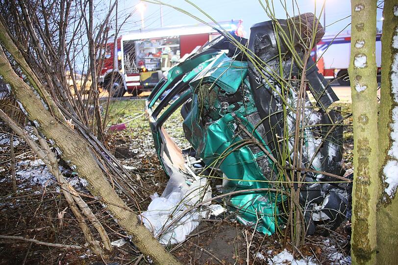 Schwerer Verkehrsunfall bei Altötting: eine Persone wurde getötet, vier weitere schwer Verletzt!