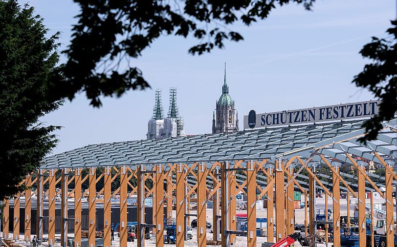 Weitere Bilder vom Wiesn-Aufbau.