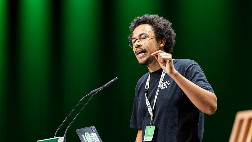 Die Grüne Jugend ist gegen eine verpflichtende Musterung, findet für diese Position aber keine Mehrheit unter den Delegierten.