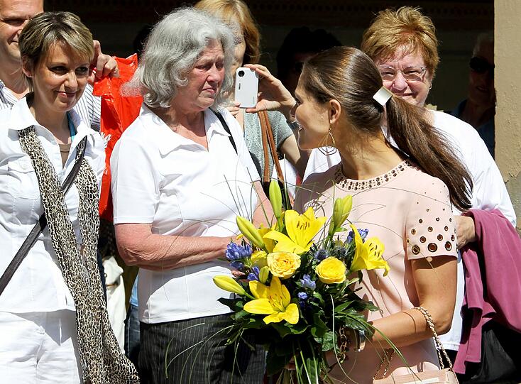 Victoria ist zum ersten Mal Mutter geworden. Die 34-Jaehrige brachte am frühen Donnerstagmorgen (23.02.12) eine Tochter zur Welt - wurde die Mini-Prinzessin etwa in München gezeugt? Fest steht vor neun Monaten waren Victoria und Gatte Daniel zu Besuch in der Hauptstadt der Herzen - hier die Bilder...