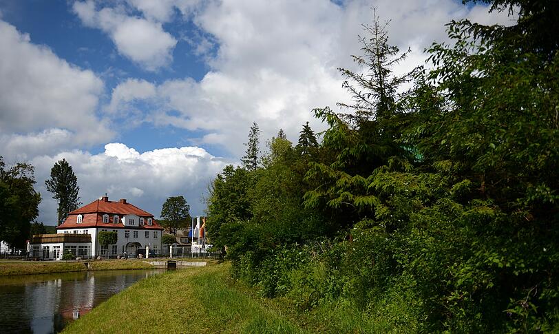 Im Hotel Dwor Oliwski in Danzig ist man auf die deutsche Nationalmannschaft bestens vorbereitet. Hier wird Jogis Elf die nächsten Wochen residieren - die Bilder.