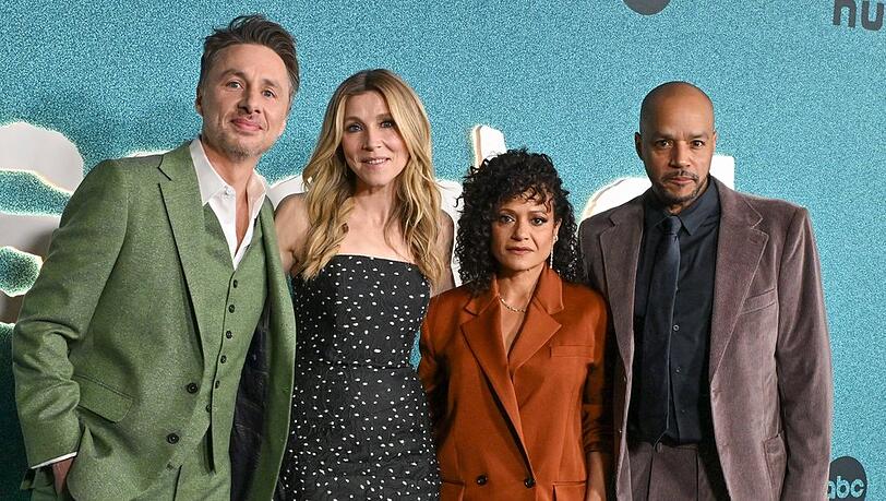 Zach Braff (v.l.), Sarah Chalke, Judy Reyes und Donald Faison posieren gemeinsam bei der Premiere im Academy Museum of Motion Pictures in Los Angeles. Zach Braff (v.l.), Sarah Chalke, Judy Reyes und Donald Faison posieren gemeinsam bei der Premiere im Academy Museum of Motion Pictures in Los Angeles.