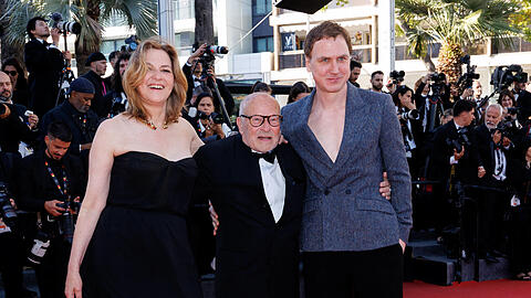 Martina Gedeck, Volker Schl&ouml;ndorff und Lars Eidingerstellen in Cannes die Verfilmung von Jenny Erpenbecks Roman &bdquo;Heimsuchung&ldquo; vor.