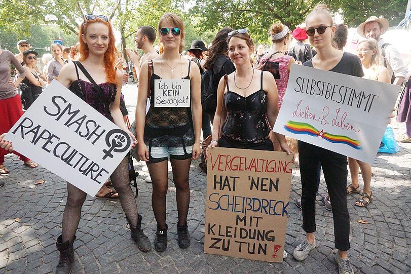 Beim Slutwalk wird in München und vielen anderen Städten gegen sexuelle Unterdrückung demonstriert: Hier die Bilder vom Sendlinger Tor.