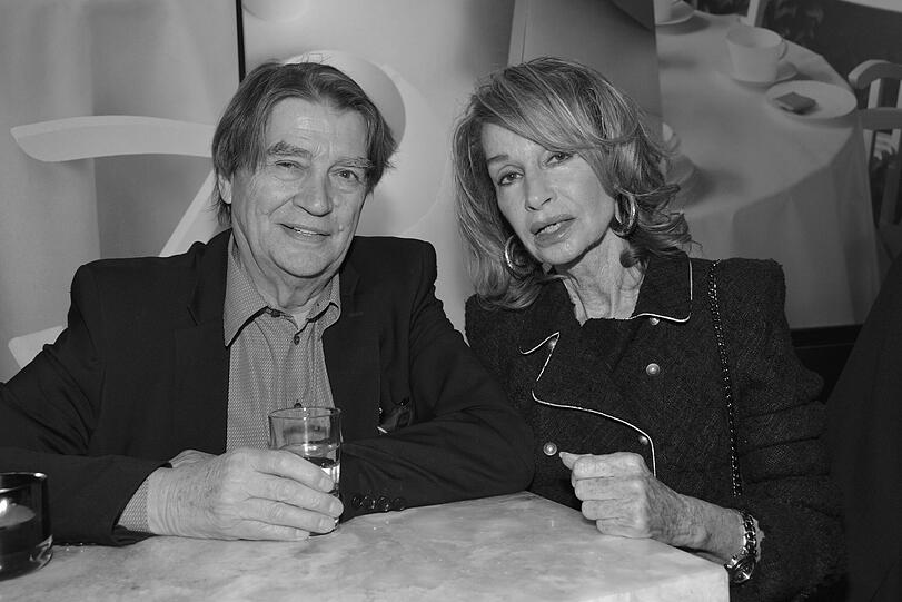 Roger Fritz (hier mit seiner großen Liebe Margit) ist am 26. November im Alter von 85 Jahren verstorben. Der Fotograf und Liebling der Münchner Society erlag einem Schlaganfall.
