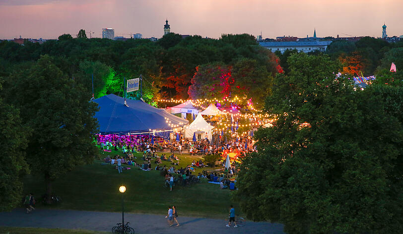 Tollwood strahlt: vom 16. Juni bis 16. Juli.