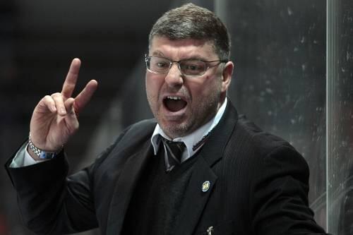 EHC-Coach Pat Cortina.