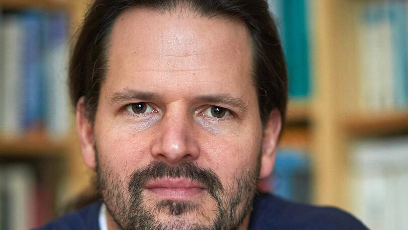 Arne Ulbricht, Lehrer aus Wuppertal, verzichtet auf seine Verbeamtung - aus Prinzip. Arne Ulbricht, Lehrer aus Wuppertal, verzichtet auf seine Verbeamtung - aus Prinzip.