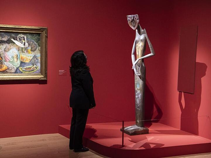 Eine Skulptur von Leonora Carrington.