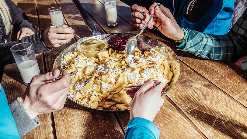 Leckerer Kaiserschmarrn auf der urigen Hütte. Leckerer Kaiserschmarrn auf der urigen Hütte.