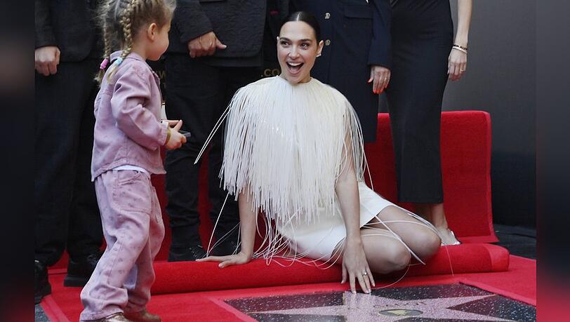 Gal Gadot hat nun einen Stern auf dem berühmten Walk of Fame. Auch ihre Töchter feierten mit.
