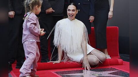 Gal Gadot hat nun einen Stern auf dem berühmten Walk of Fame. Auch ihre Töchter feierten mit.
