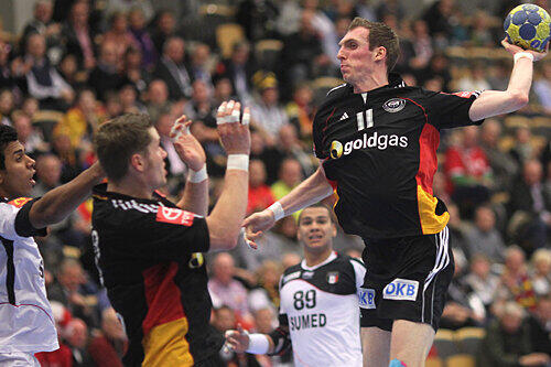 Holger Glandorf holt zum Wurf aus.