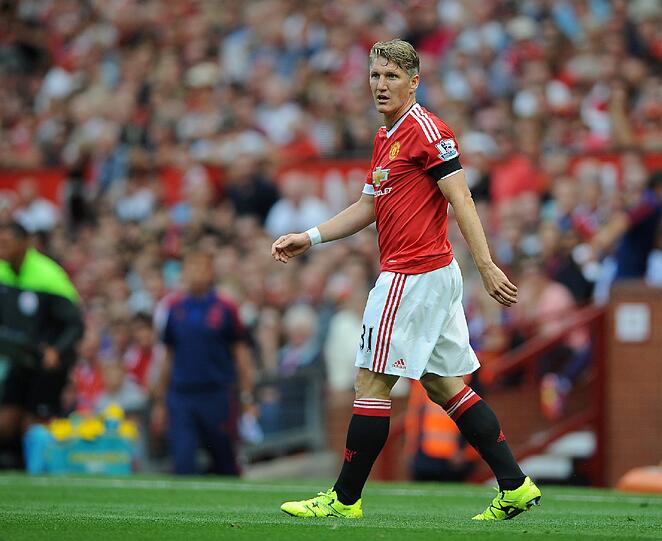 Bastian Schweinsteger: Die Bilder von seinem Premier League-Debüt bei Manchester United.