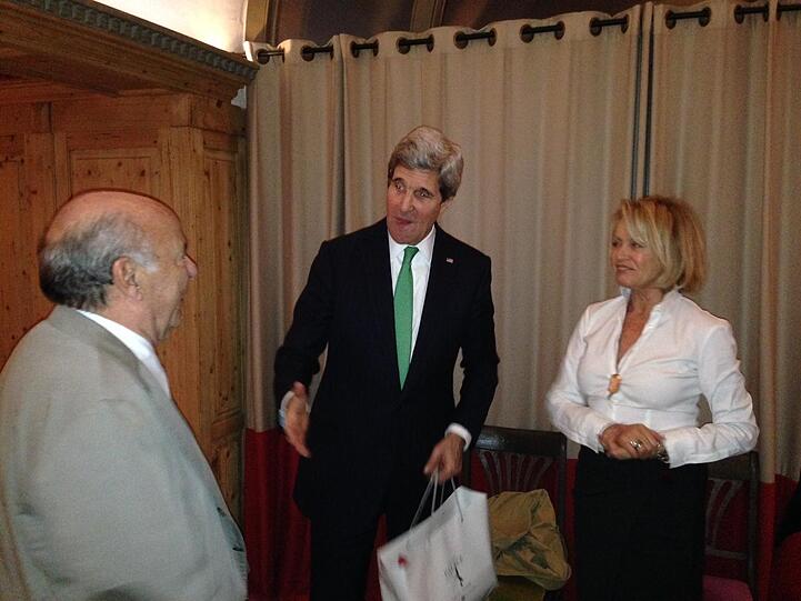 Im Seehaus speiste der US-Außenminister John Kerry (mitte) im informellen Kreis.