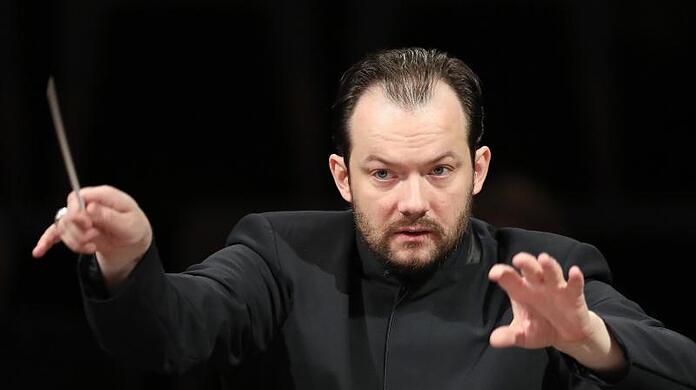 Der Gewandhauskapellmeister Andris Nelsons dirigiert.