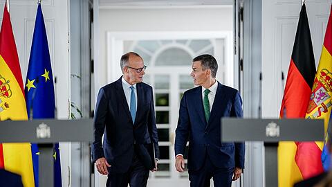 Bundeskanzler Merz betont bei seinem Antrittsbesuch in Madrid, dass Deutschland an der Seite Israels stehe.