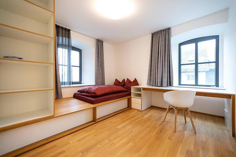 Hier kann ein ausgewählter Teilnehmer sechs Wochen lang kostenlos das Landleben testen. Speisen müssen selbst bezahlt werden. Hier kann ein ausgewählter Teilnehmer sechs Wochen lang kostenlos das Landleben testen. Speisen müssen selbst bezahlt werden.