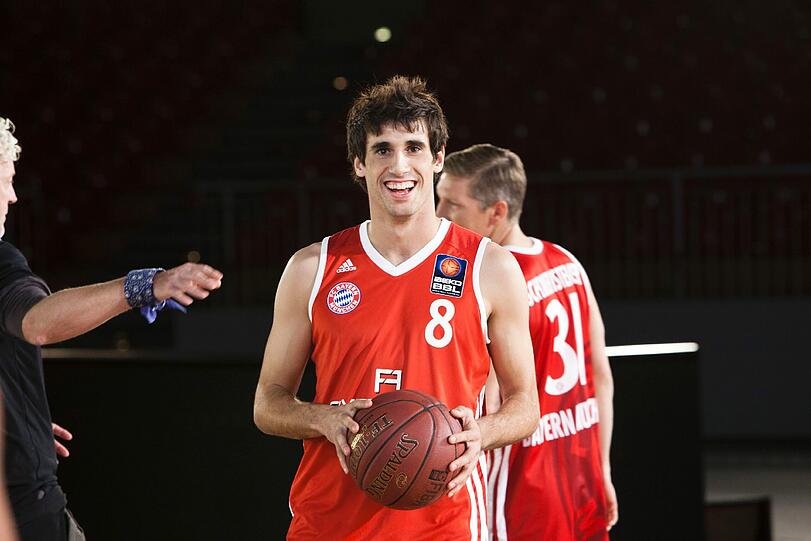 Bastian Schweinsteiger, Javi Martinez und die Stars der Beko BBL beim neuen Werbespot für Kabel 1. Der Sender überträgt in dieser Spielzeit zusätzlich zu SPORT1 ausgewählte Partien der besten Basketball-Liga Deutschlands. Sehen Sie hier die Bilder aus dem Audi-Dome.