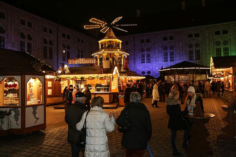 Bis 23.Dezember ist das "Weihnachtsdorf" in der Residenz geöffnet.