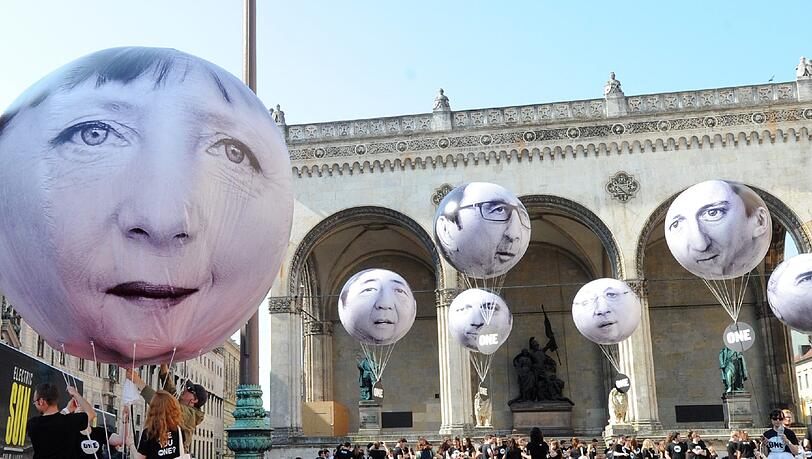 Ballon-Protest am Odeonsplatz: Jugendliche aus allen G7-Nationen treffen sich zur einer friedlichen Demo. Ballon-Protest am Odeonsplatz: Jugendliche aus allen G7-Nationen treffen sich zur einer friedlichen Demo.