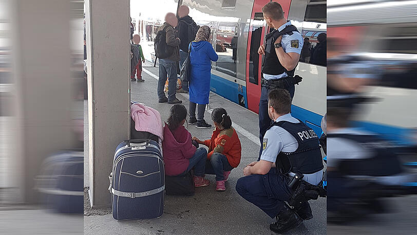 Die beiden Mädchen warteten stundenlang am Hauptbahnhof.