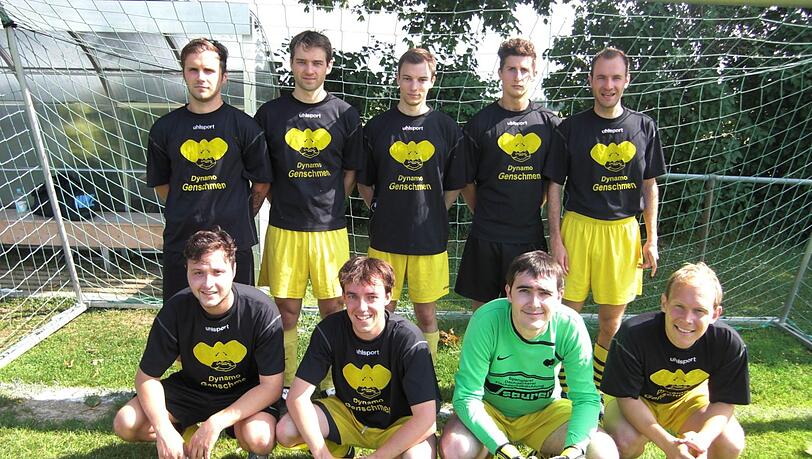 Seit 25 Jahren Freude am Freizeitfussball: Dynamo Genschmen Seit 25 Jahren Freude am Freizeitfussball: Dynamo Genschmen