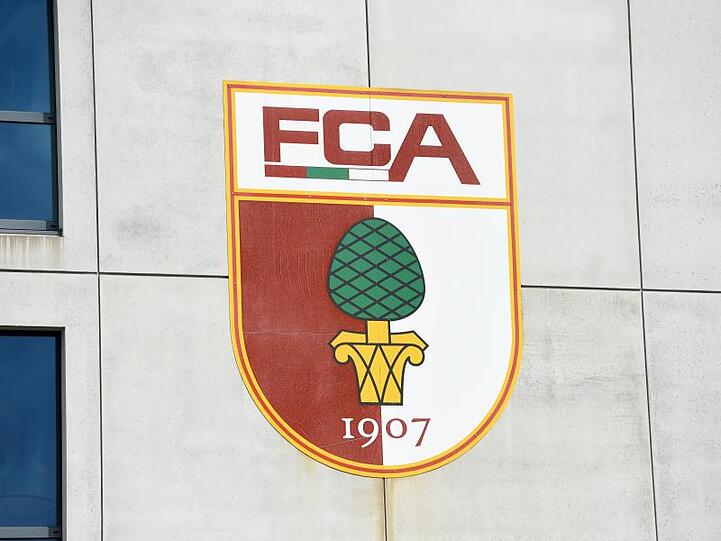 Das Vereinswappen des FC Augsburg. Foto: picture alliance/dpa/Archivbild