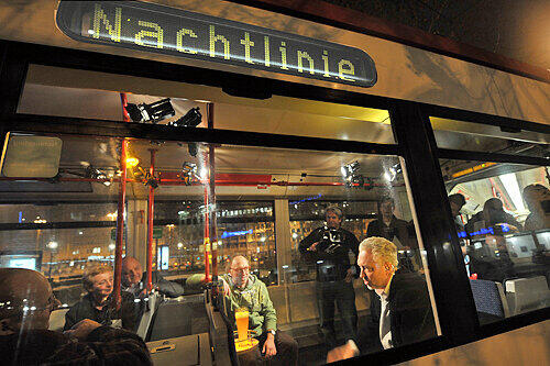 Die Nachtlinie in Nürnberg: ein Moderator, ein Gast, zwei Kameras, ein Tontechniker und 15 &bdquo;Studiogäste&ldquo;.